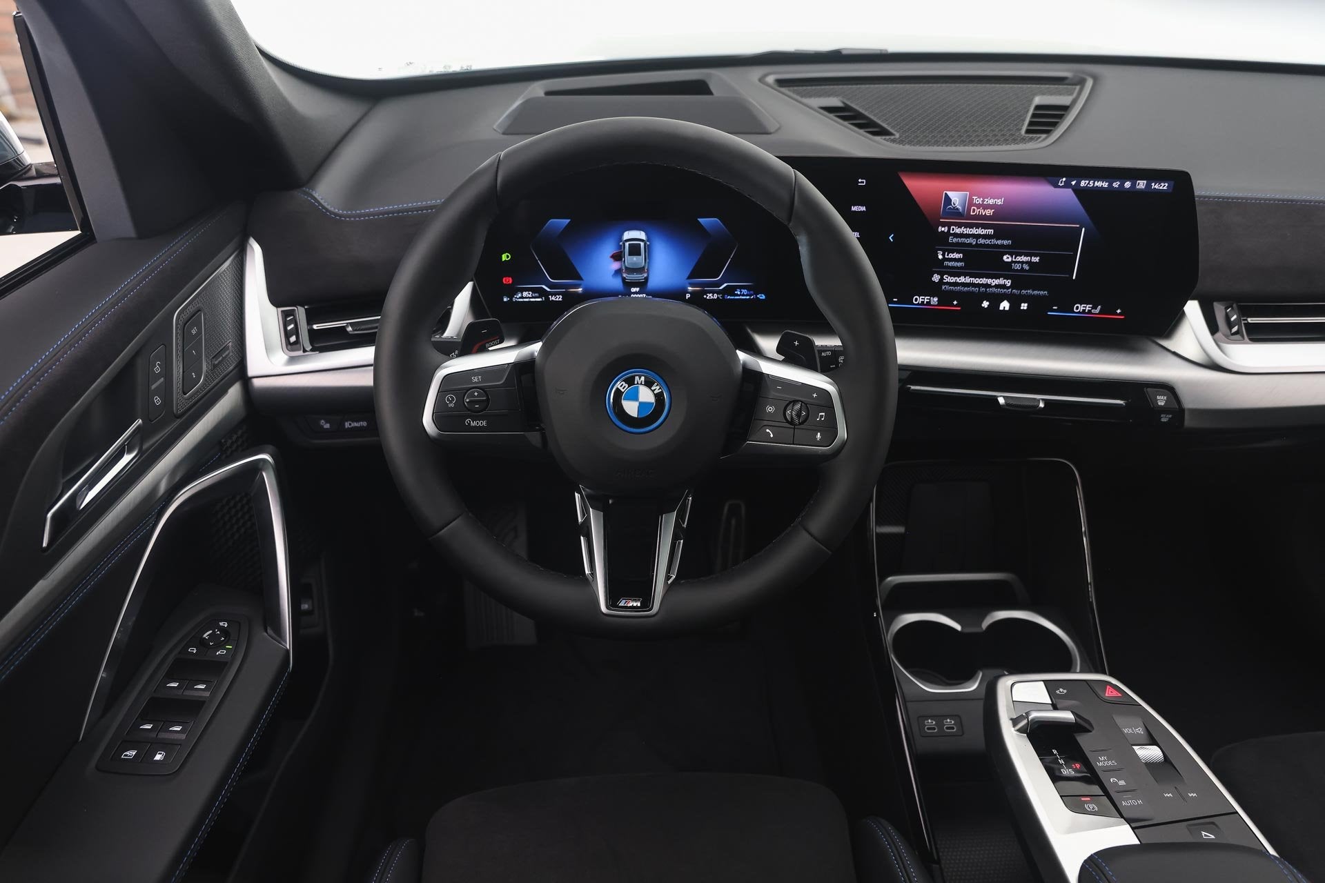 BMW X1 xDrive30e M Sport Automaat / Panoramadak / Trekhaak /, Auto's, Zwart, Bedrijf, Hybride Elektrisch/Benzine, 3 cilinders