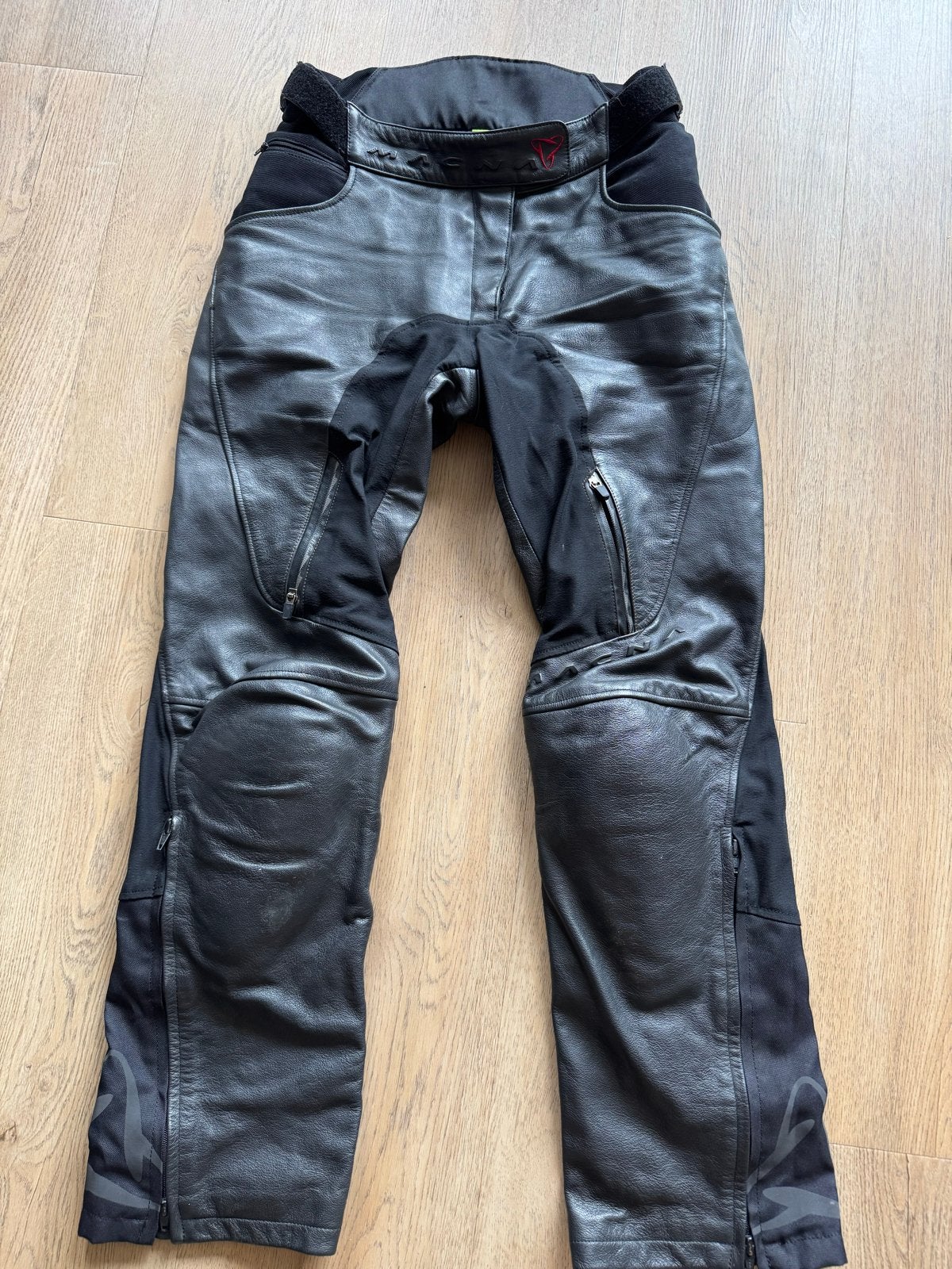 Macna leren motorbroek dames, maat 36-38, Motoren, Kleding | Motorkleding, Ophalen of Verzenden, Tweedehands, Dames, Broek | leer