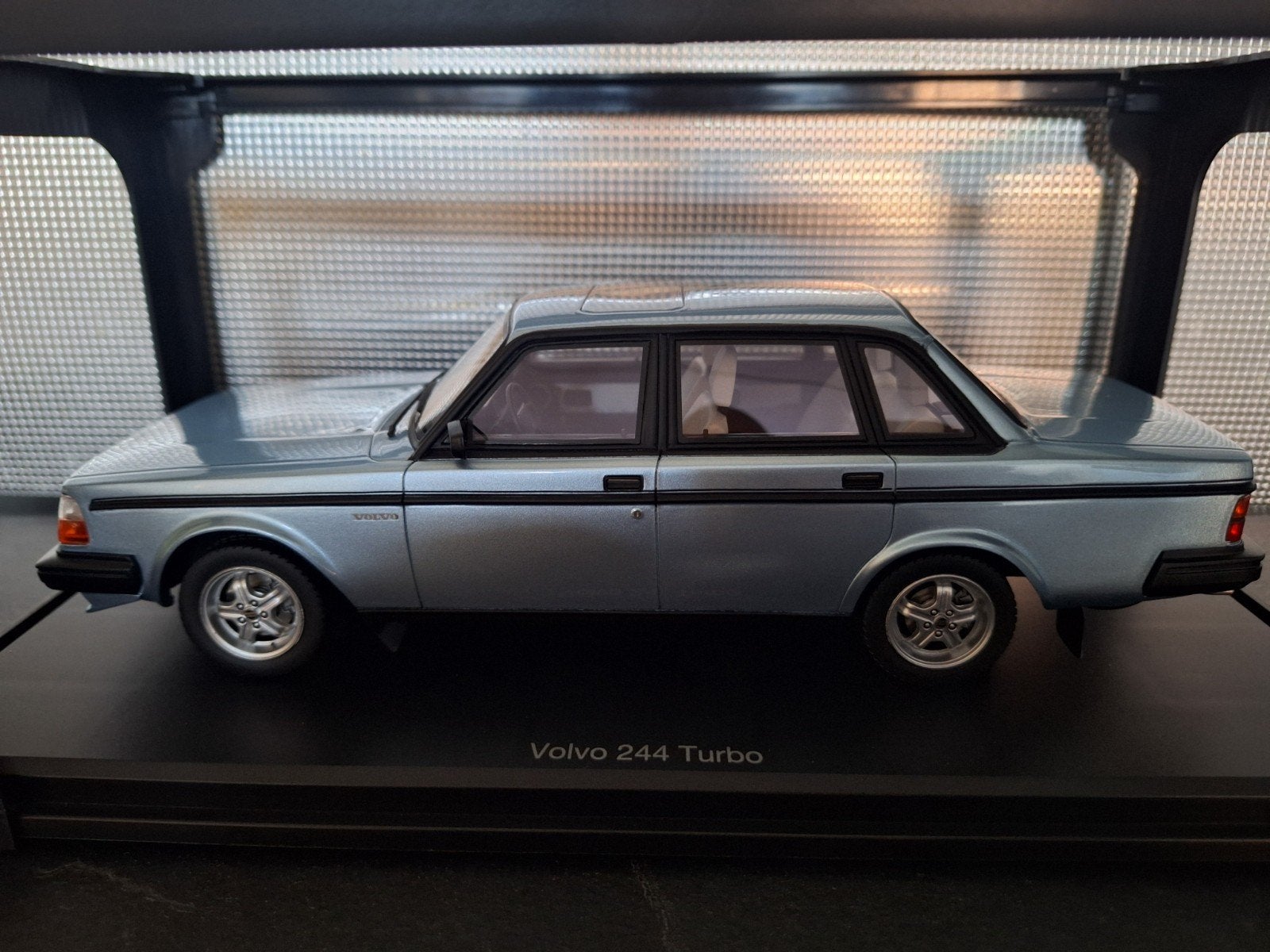 Volvo 244 Turbo Schaal 1:18, Overige merken, Auto, Nieuw, DNA