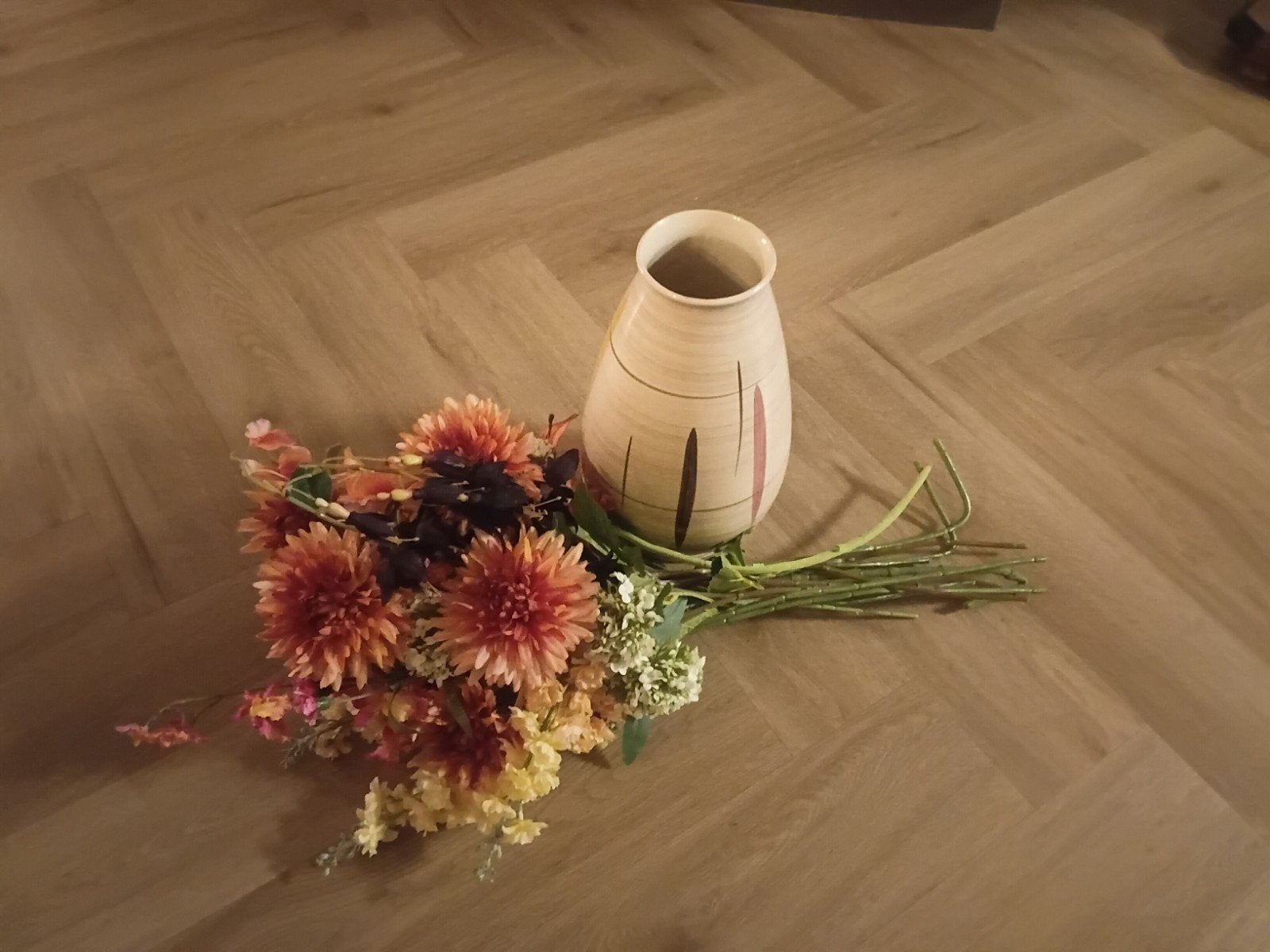 Vintage Duitse vaas - Handgeschilderd - Jaren '60 beige, Ophalen of Verzenden