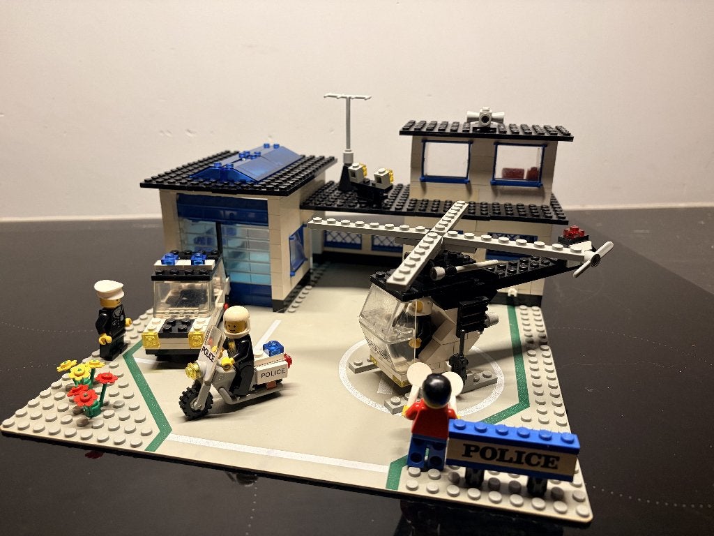 LEGO 6384 Politiebureau - Vintage City Set, Kinderen en Baby's, Speelgoed | Duplo en Lego, Lego, Ophalen of Verzenden, Complete set