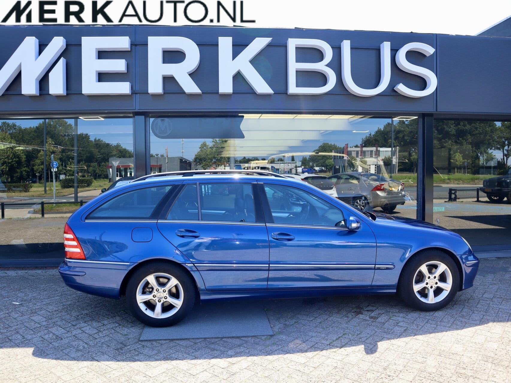 Mercedes C-klasse Avantgarde, Schuifdak, werkende Airco,APK, Auto's, Mercedes-Benz, Achterwielaandrijving, Gebruikt, Zwart, Handgeschakeld