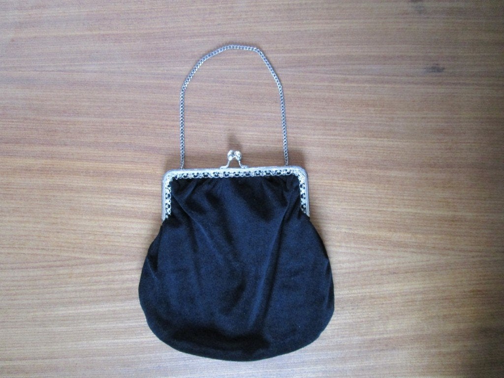 Nr.199: Ouderwets tasje avondtasje clutch zwart velvet met, Sieraden, Tassen en Uiterlijk, Ophalen of Verzenden, Zo goed als nieuw