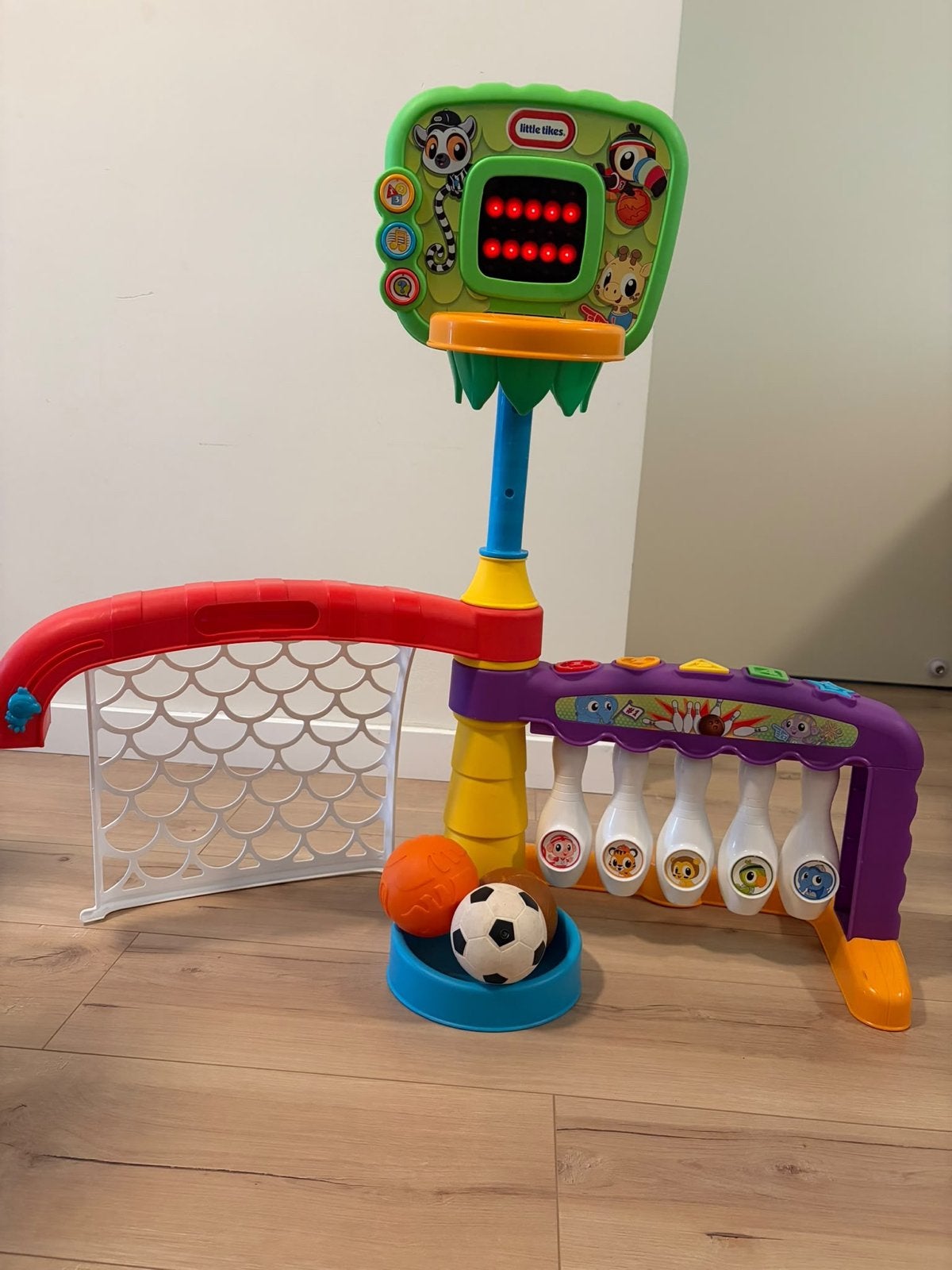 Little Tikes 3-in-1 Sportcentrum: Basketbal, Voetbal, Bowlin, Ophalen, Zo goed als nieuw