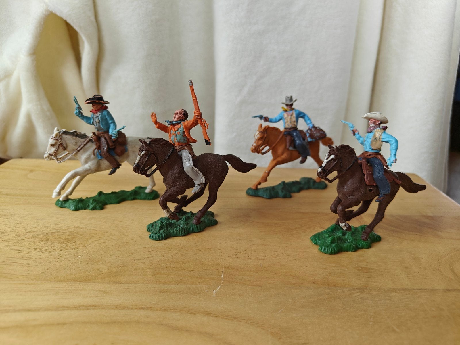 Vintage Britains Swoppet Cowboys en Indianen (4 stuks), Ophalen of Verzenden, Gebruikt