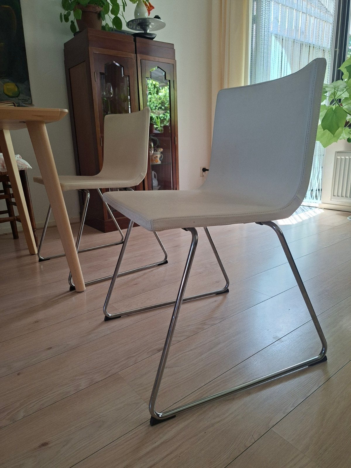 Set van 4 moderne eetkamerstoelen - wit/crème - leer- Ikea, Huis en Inrichting, Ophalen, Wit, Zo goed als nieuw, Vier
