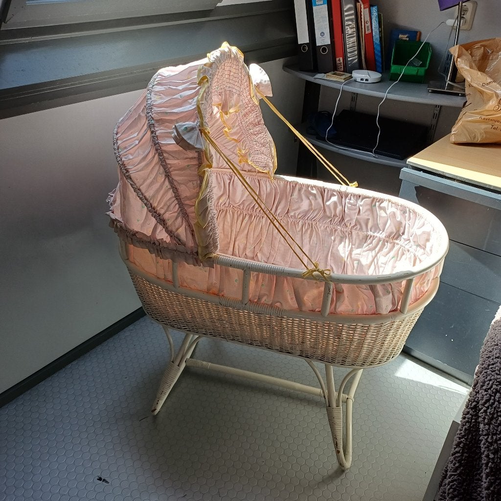 Vintage rotan wieg uit de jaren '50, wit geverfd, Ophalen, Gebruikt, Wieg