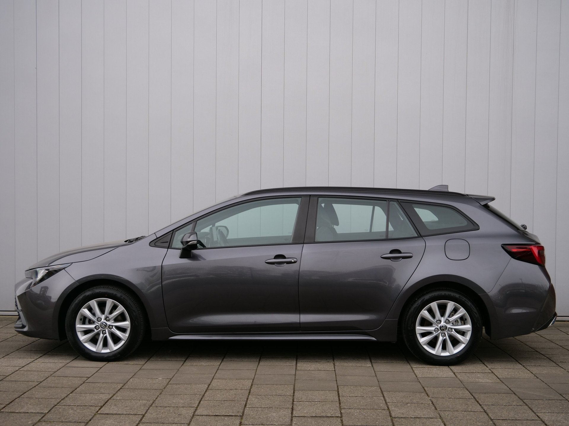 Toyota Corolla Touring Sports Hybrid 140 Pk Business Automaa, 4 cilinders, Corolla, Hybride Elektrisch/Benzine, 22 km/l