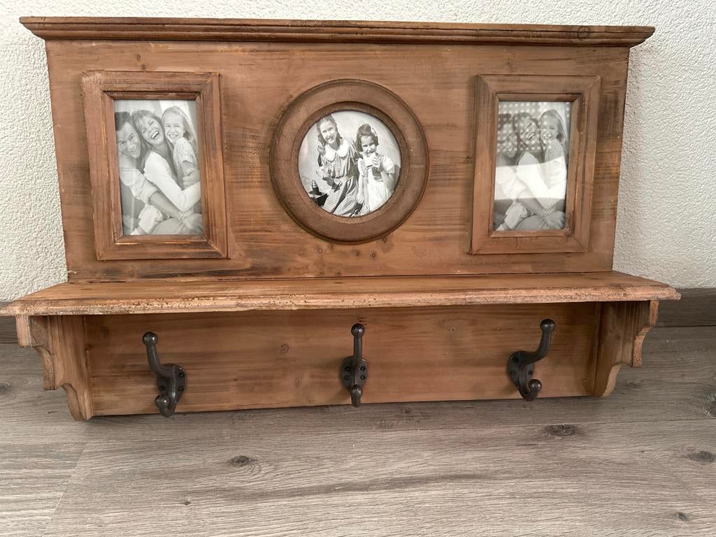 Houten wandkapstok met fotolijstjes - 63x41 cm, Wandkapstok, Gebruikt, Ophalen of Verzenden, Minder dan 100 cm