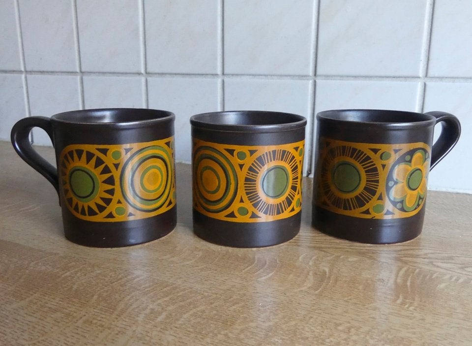 Staffordshire Potteries vintage bekers mokken bruin oranje, Huis en Inrichting, Keuken | Servies, Gebruikt, Overige stijlen, Aardewerk