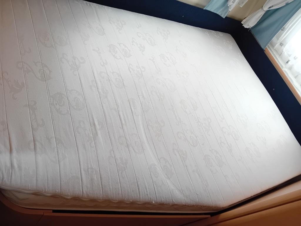 Matras en Topper met uitwasbare hoes fransbed Hobby caravan, Ophalen
