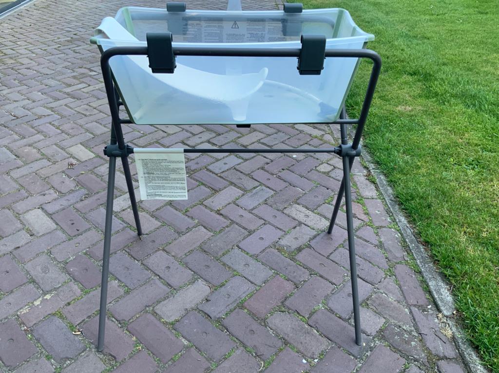 Stokke Flexi badstandaard  met baby inzet ondersteuning, Ophalen of Verzenden, Zo goed als nieuw