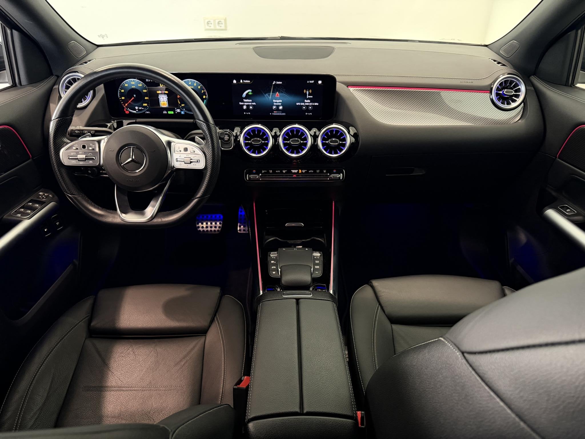 Mercedes-Benz GLA-klasse 250 e AMG Line | Panoramadak | 95%, Auto's, 4 cilinders, Blauw, Bedrijf, Hybride Elektrisch/Benzine