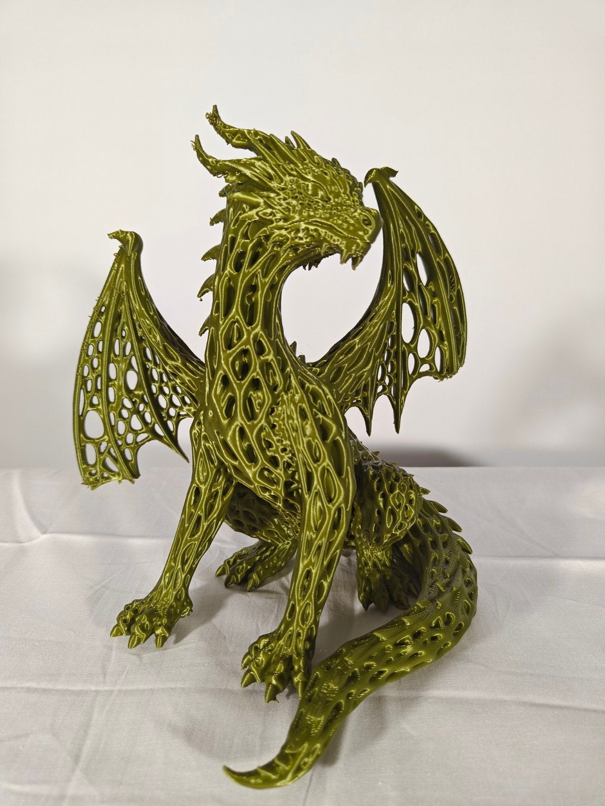 Goudgroene draak 21 cm – metallic fantasy decoratie, Ophalen of Verzenden, Nieuw, Fantasy