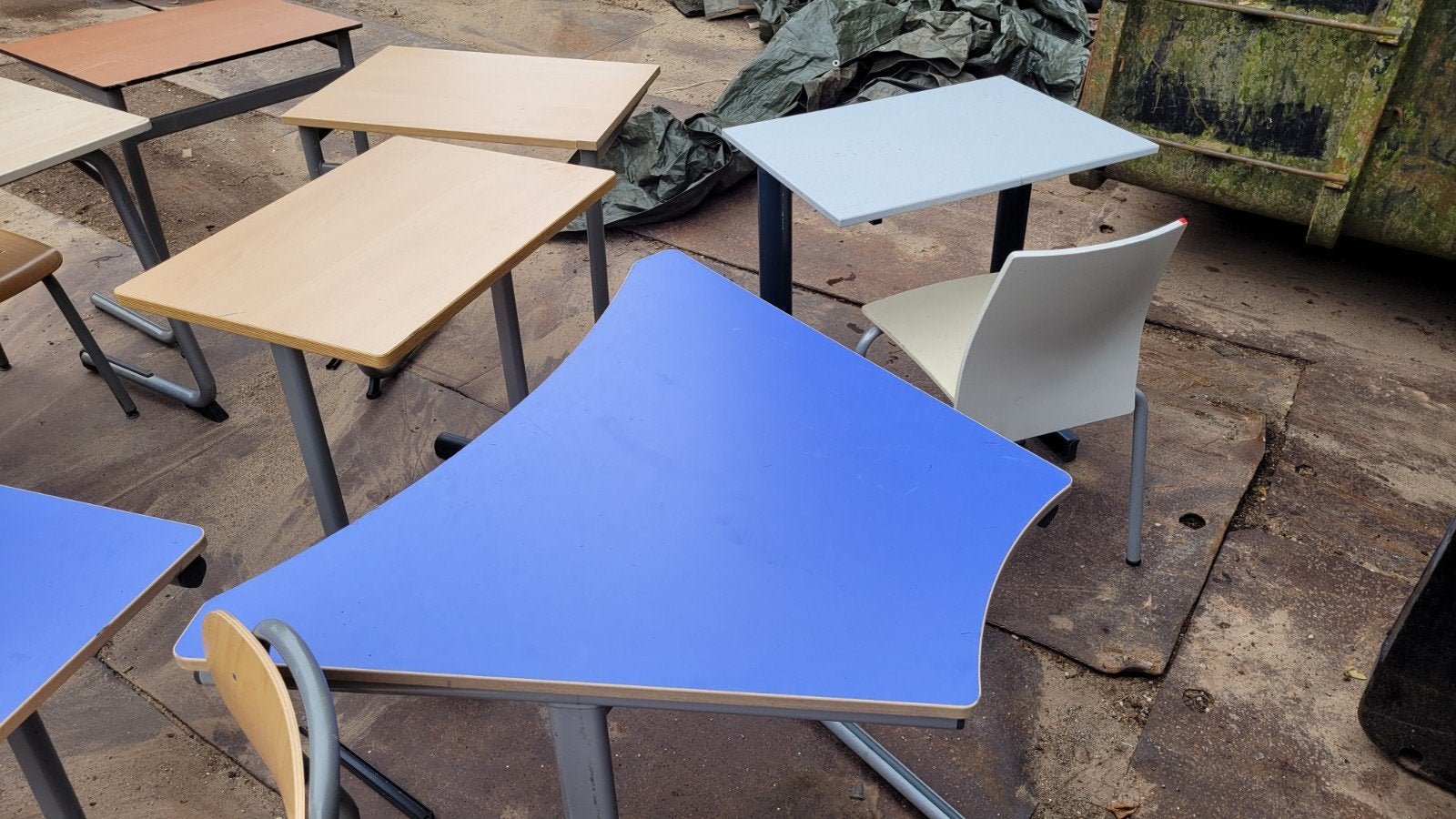 Stoelen en tafeltjes- krukjes, Ophalen, Gebruikt