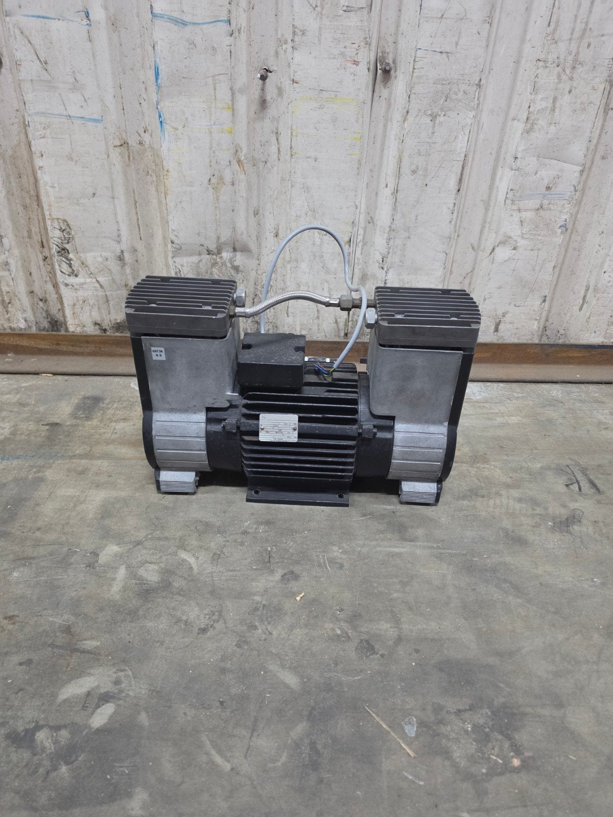 Durr Dental 5530-100-50 compressor pomp 8 bar, Doe-het-zelf en Verbouw, Ophalen, Gebruikt
