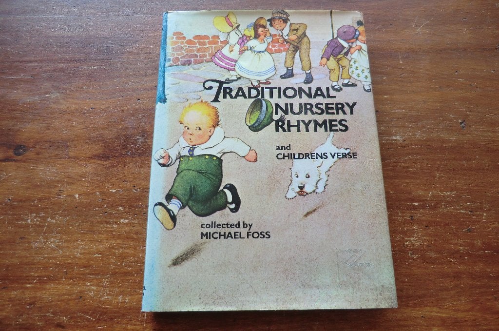 boek - Traditional nursery rhymes - Foss / kinderrijmpjes, Ophalen of Verzenden, Gelezen