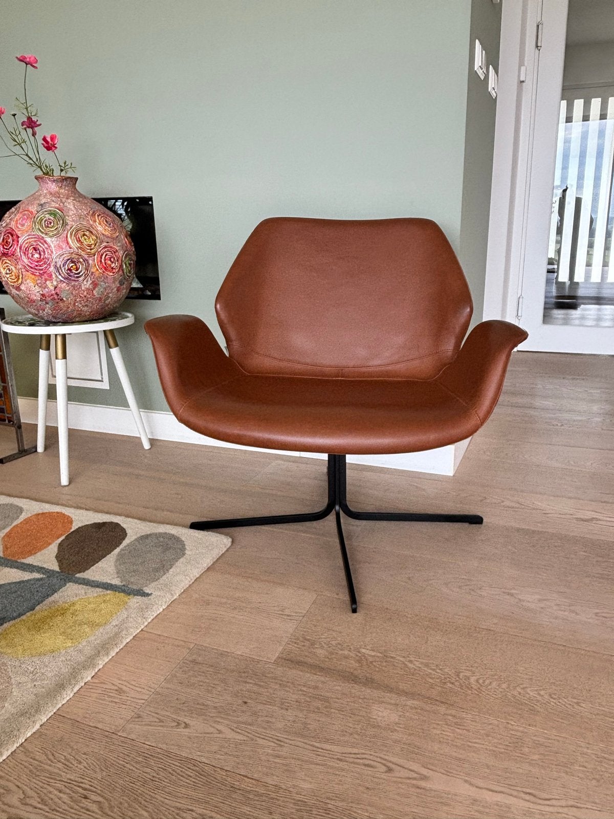 2x Zuiver Nikki Fauteuil - Cognac Vegan Leer, Huis en Inrichting, Stoelen, Ophalen, Twee, Bruin, Zo goed als nieuw