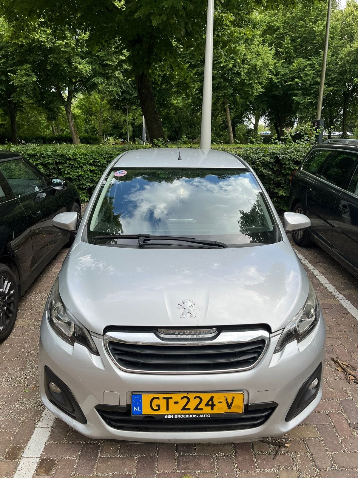Te koop prachtige peugeot 108, Auto's, Automaat, Stof, Bedrijf, Grijs