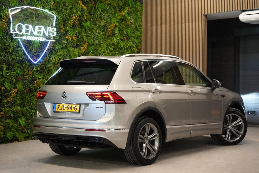 Volkswagen Tiguan 2.0 TSI 4Motion R-Line / Trekhaak / CarPla, Auto's, Volkswagen, Automaat, Automatische klimaatregeling, Gebruikt