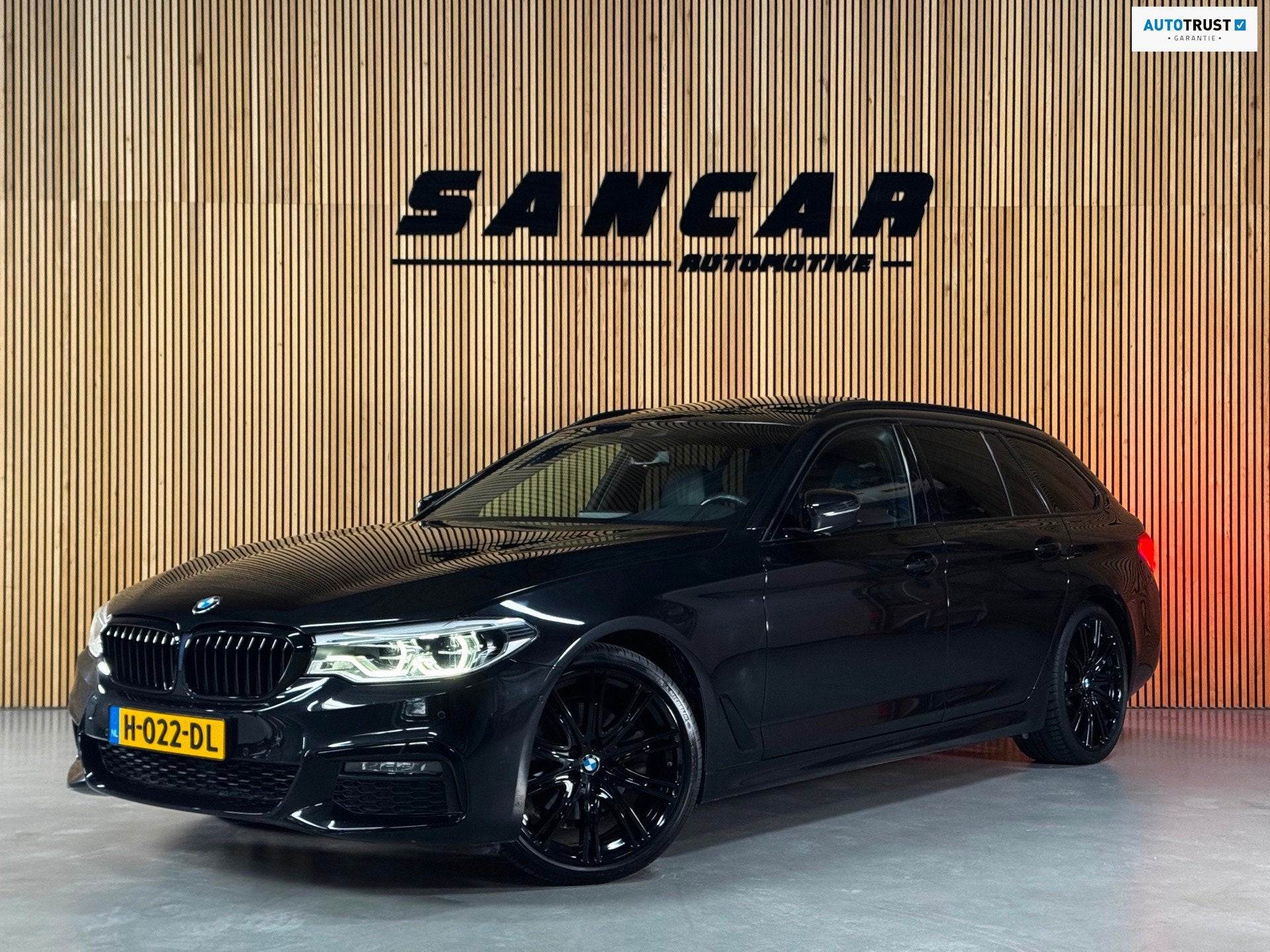 BMW 5-serie Touring 520i M-Sport BLACK PACK|PANO|H&K|HUD|BMW, Auto's, Automaat, Achterwielaandrijving, Gebruikt, 4 cilinders