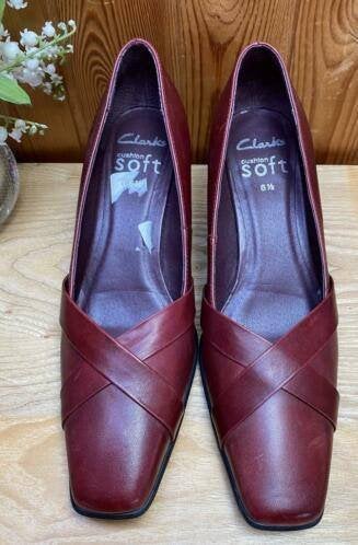 Clarks NIEUW maat 6.5/40, Schoenen met lage hakken, Nieuw, Ophalen of Verzenden, Rood