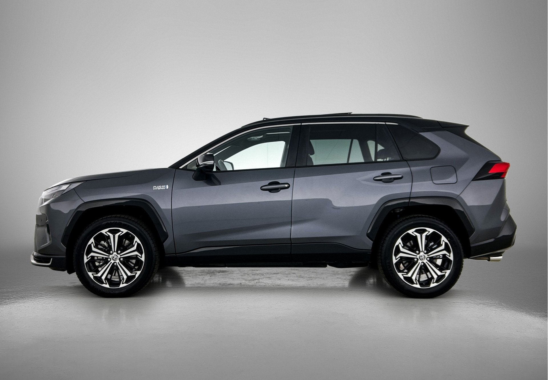 Toyota RAV4 2.5 Plug-in Hybrid AWD Bi-Tone Plus | Schuif/Kan, Automaat, Zwart, 4 cilinders, Leder