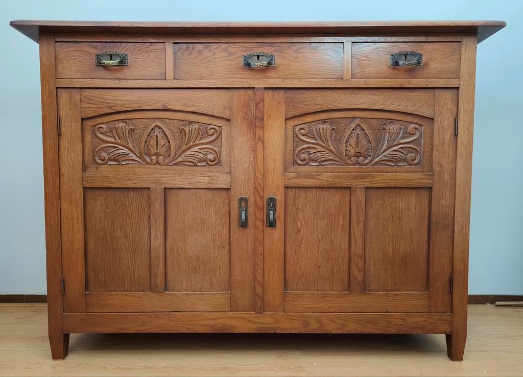 Mooie antieke commode - Eiken kast dressoir hout ladekast, Kinderen en Baby's, Kinderkamer | Commodes en Kasten, Ophalen, Voetruimte