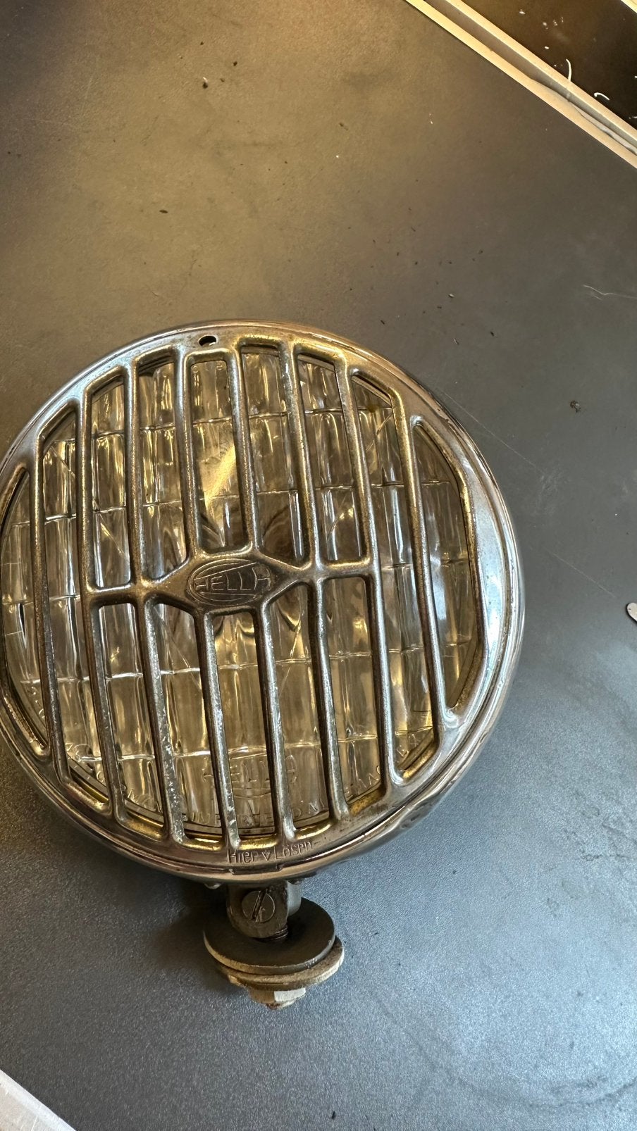 Vintage Hella Mistlamp / Breedstraler met Chromen rooster, Hellaweg, BMW, Ophalen of Verzenden, Hella