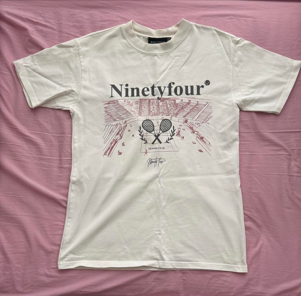 Ninetyfour T-shirt Maat XS - Tennis Club Print, Kleding | Heren, Ophalen of Verzenden, Zo goed als nieuw, Wit