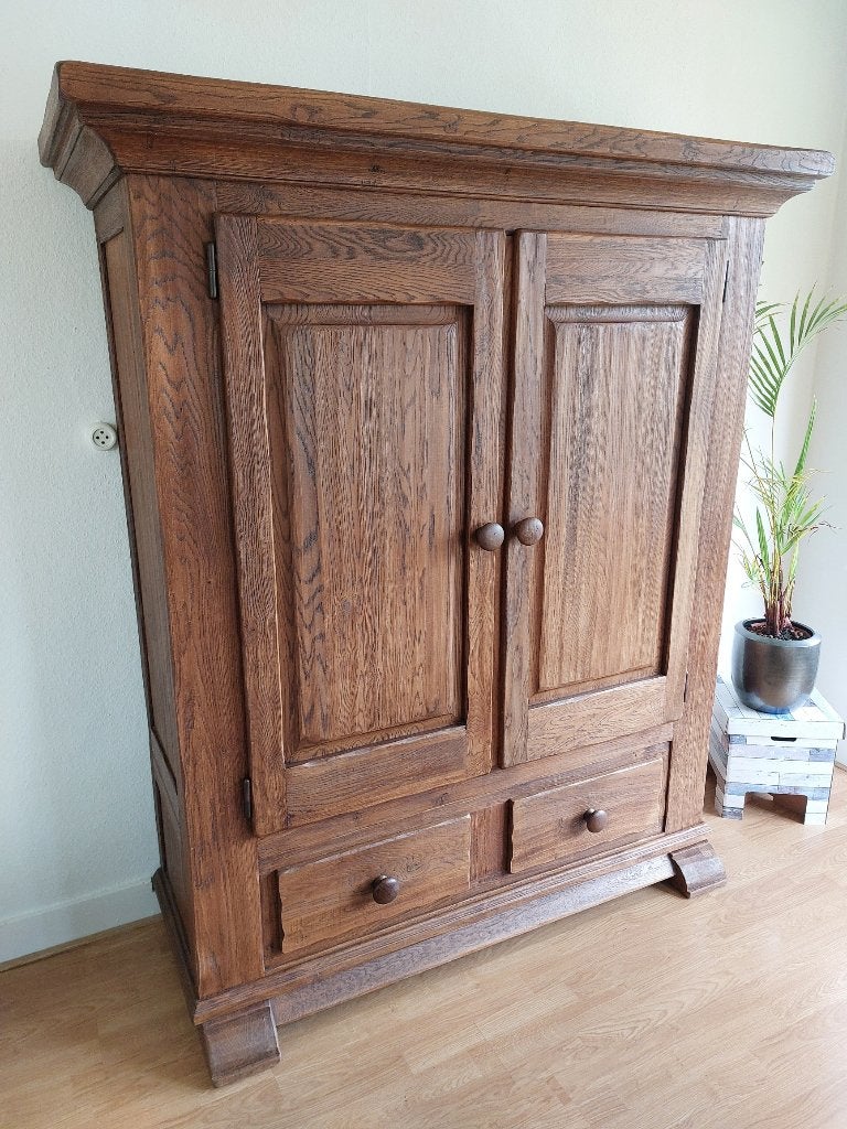 Eikenhouten kast, Ophalen