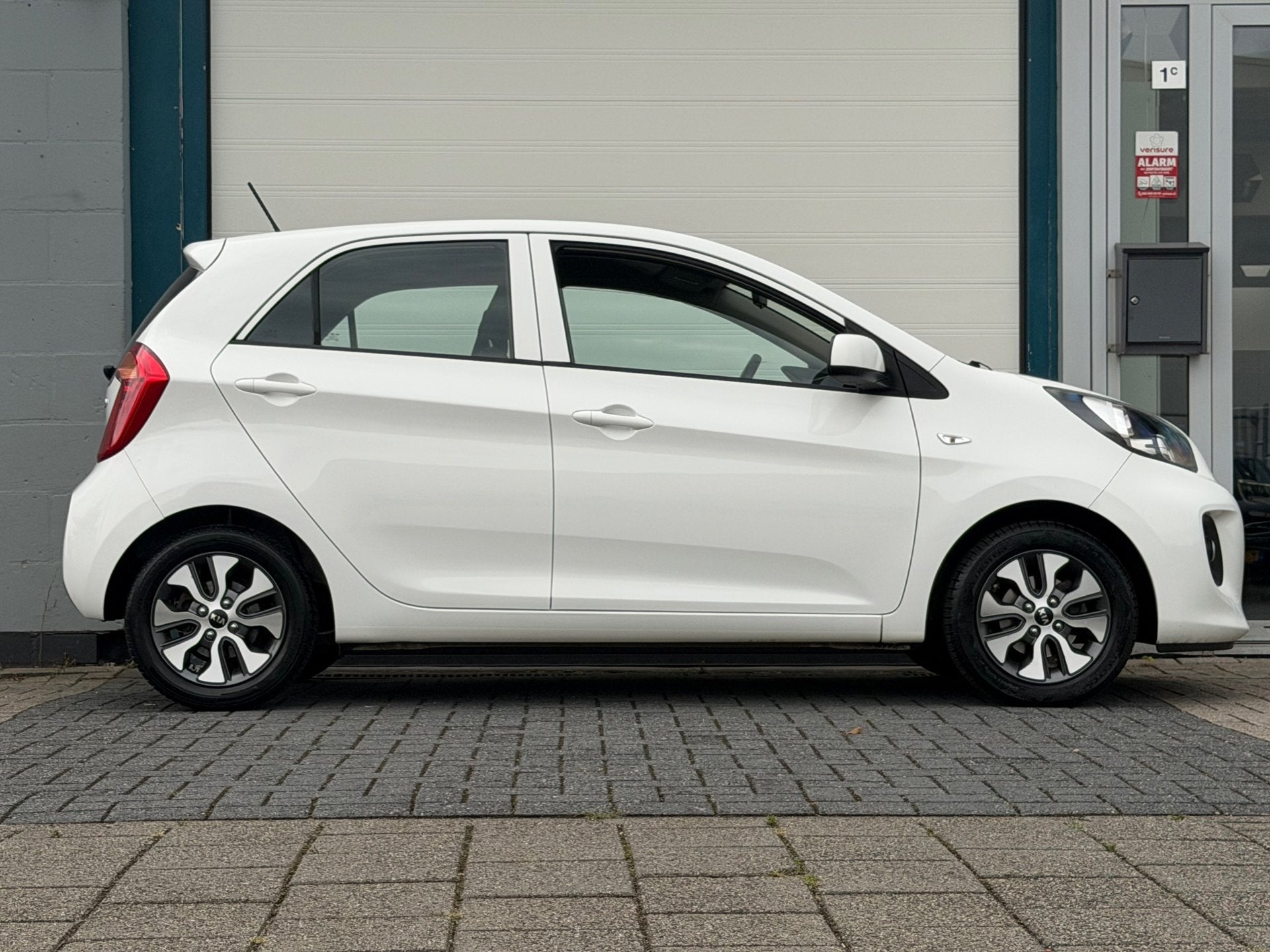 Kia Picanto 1.0 CVVT EconomyPlusLine Navi Camera, Auto's, Voorwielaandrijving, Gebruikt, Euro 6, 4 stoelen