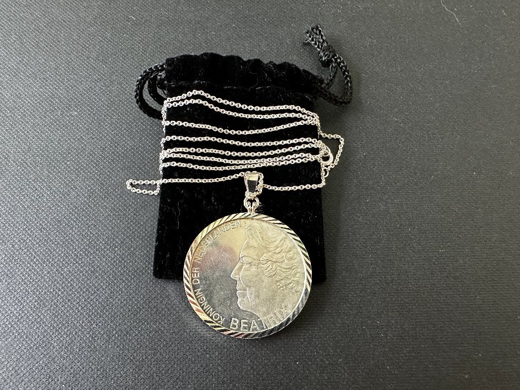 Zilveren ketting + hanger met zilveren Beatrix 10 gulden, Met hanger, Nieuw, Ophalen of Verzenden, Zilver