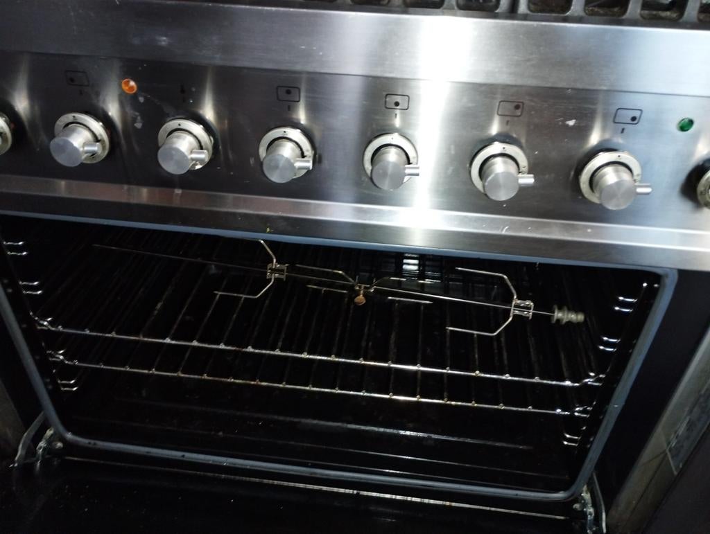 RVS Fornuis met Gas Kookplaat en Oven - Gebruikt, Gebruikt, 60 cm of meer, Ophalen of Verzenden, Gas