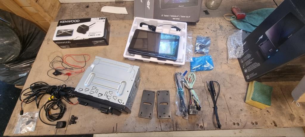 Pioneer SPH-T20BT met beschadigde doos, radio als nieuw, Auto diversen, Ophalen of Verzenden