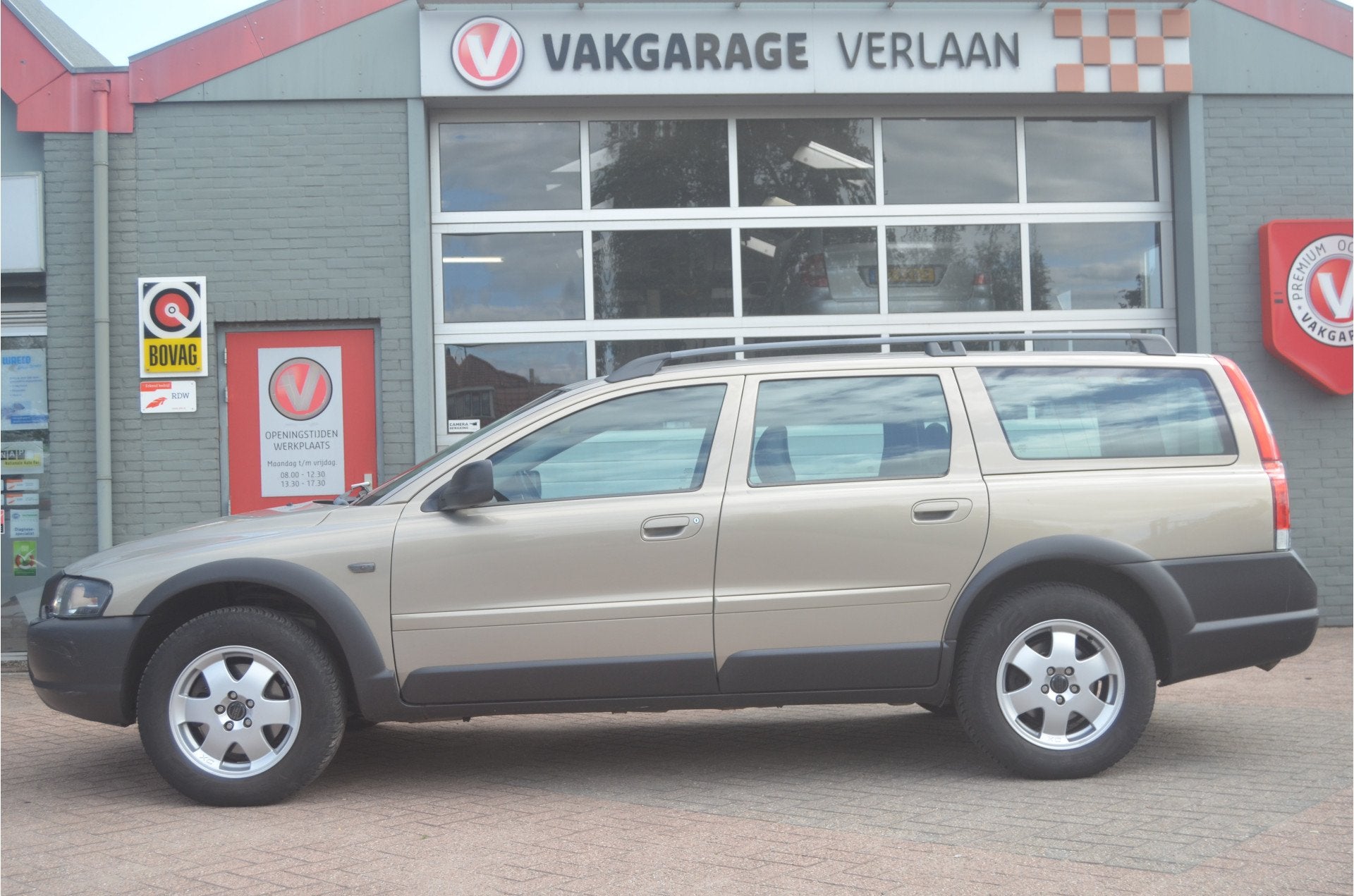 Volvo XC70 2.5 T Geartronic AWD Allseason / Trekhaak, Auto's, Volvo, Automaat, XC70, Origineel Nederlands, 209 pk