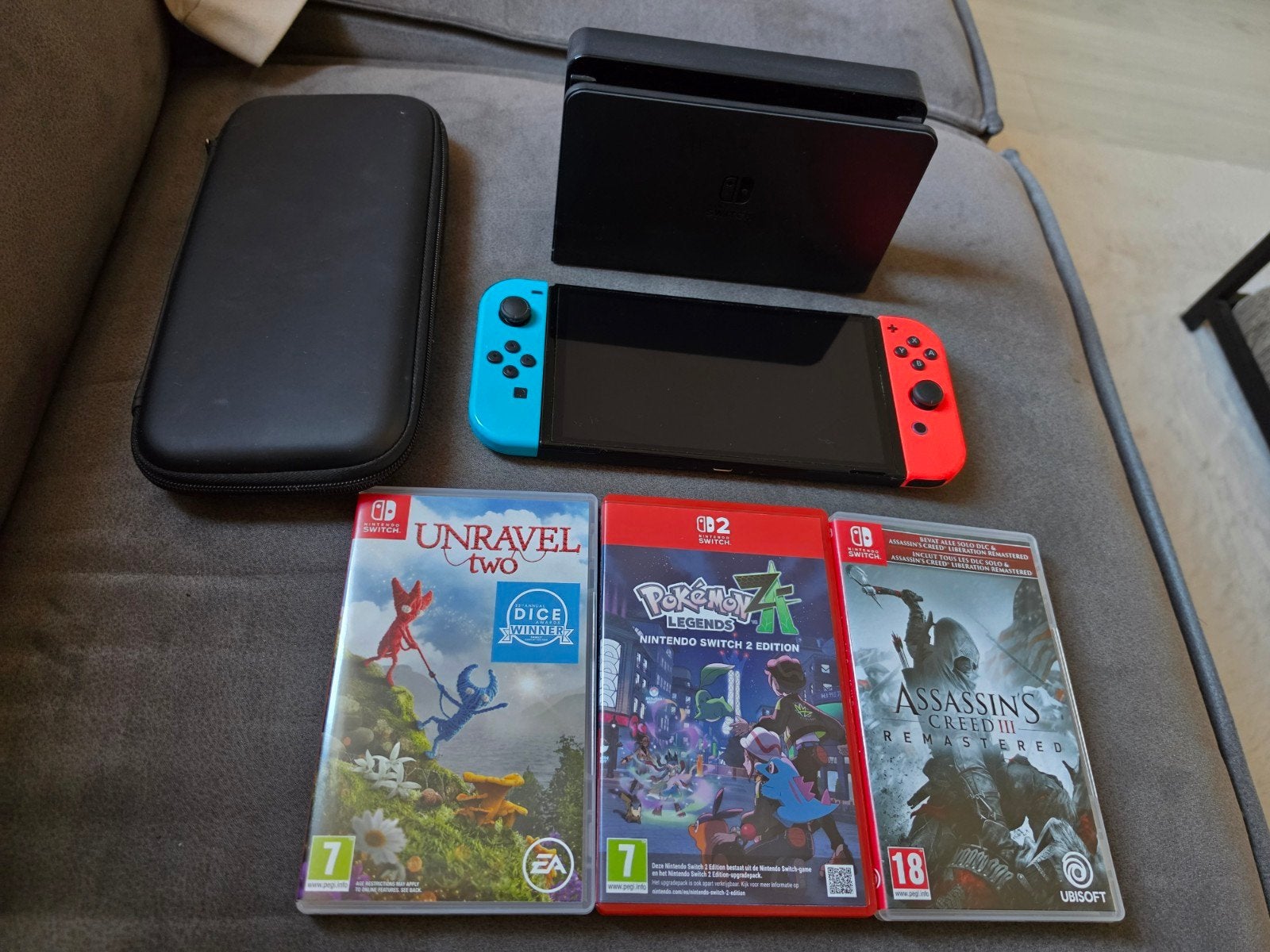 Nintendo switch OLED inclusief 4 spellen en hoesje, Ophalen, Zo goed als nieuw, Met 1 controller, Switch OLED