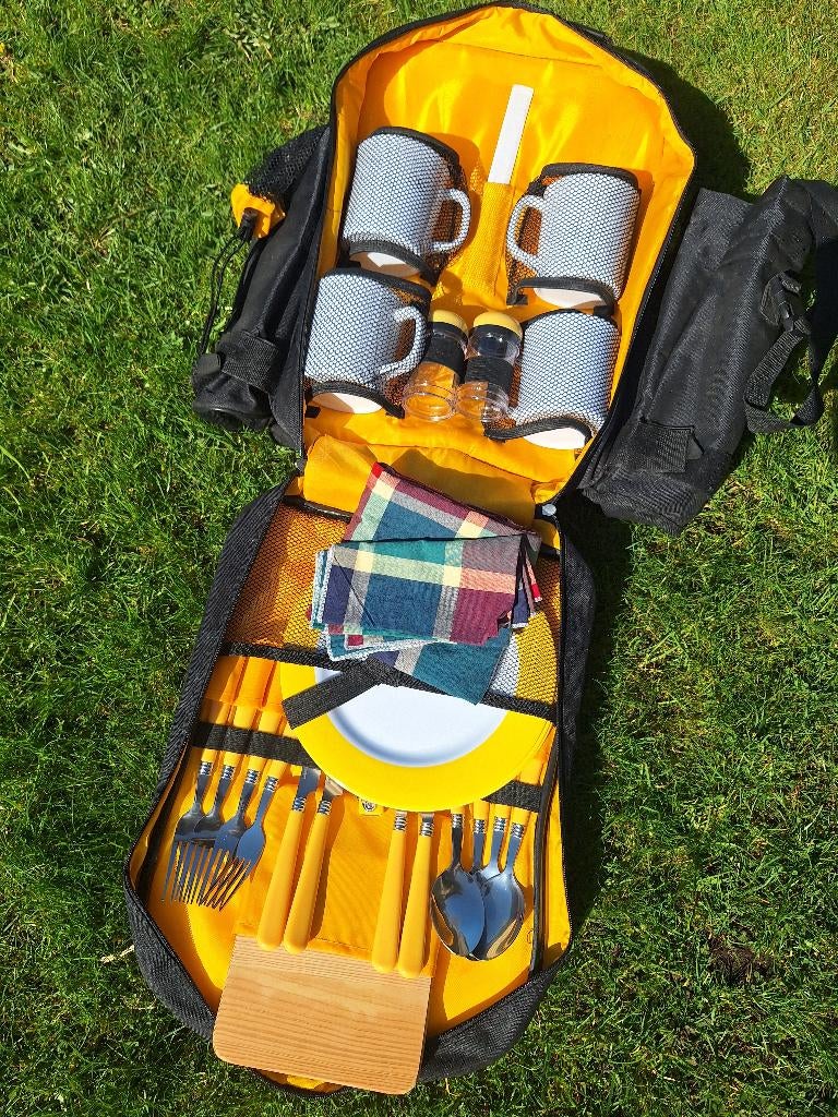 4 persoons picknick set in stevige rugtas, Ophalen of Verzenden, Zo goed als nieuw