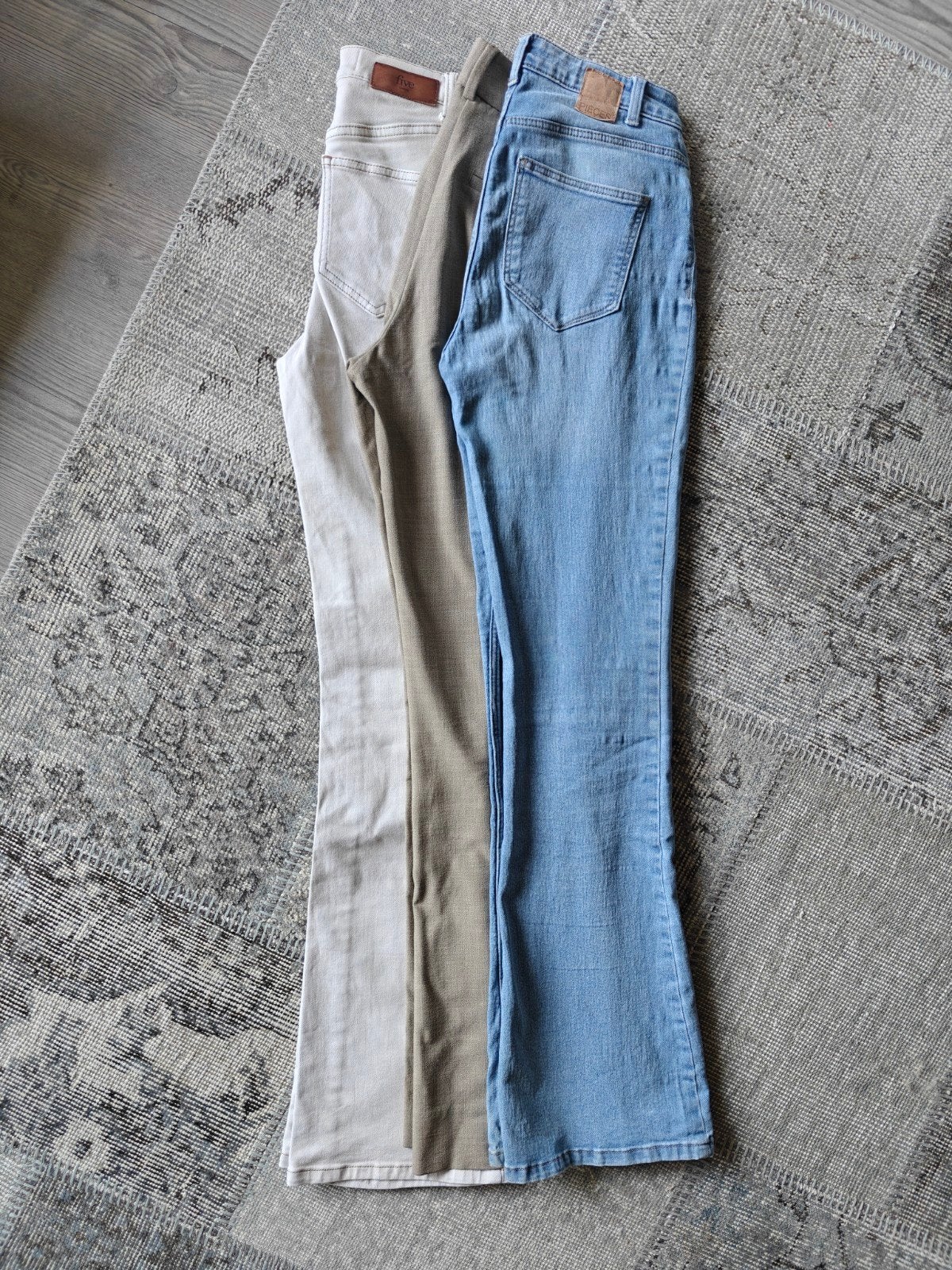 3 Five Units en Pieces flared broeken - maat XS - 34/36, Kleding | Dames, Beige, Ophalen of Verzenden, Maat 34 (XS) of kleiner