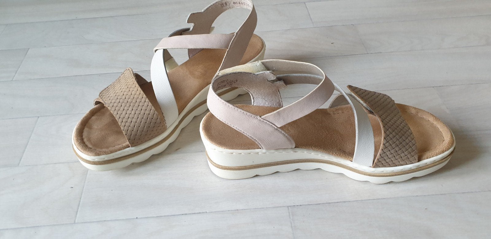 Prachtige Rieker sandalen maat 39. Vaste prijs !, Kleding | Dames, Schoenen, Beige, Gedragen, Rieker, Sandalen of Muiltjes