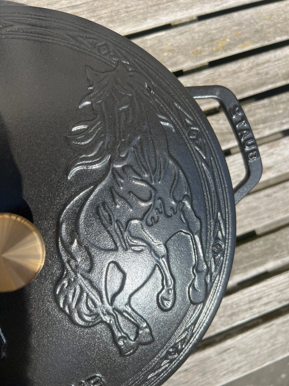 Zeldzaam: Nieuwe Staub Marmite 26 cm Year of the Horse, Nieuw, Ophalen of Verzenden, Staub, Zwilling