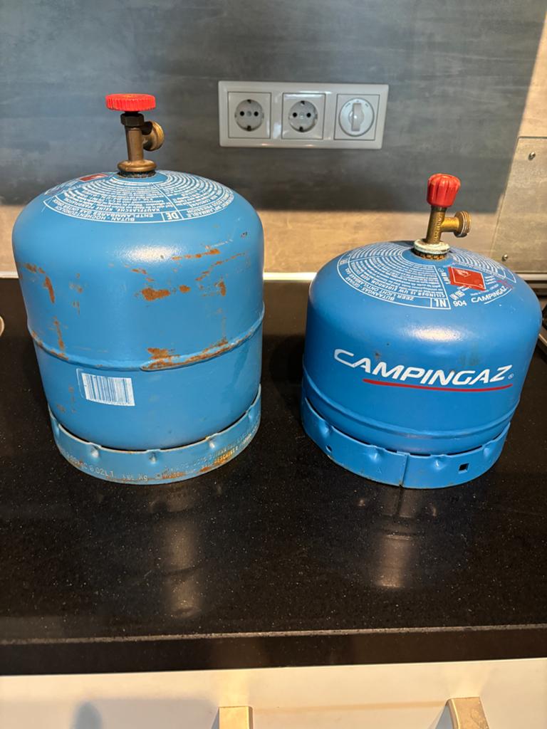 2 campingaz gasflessen type R907 & R904.  Butaangas, Caravans en Kamperen, Kampeeraccessoires, Ophalen, Gebruikt