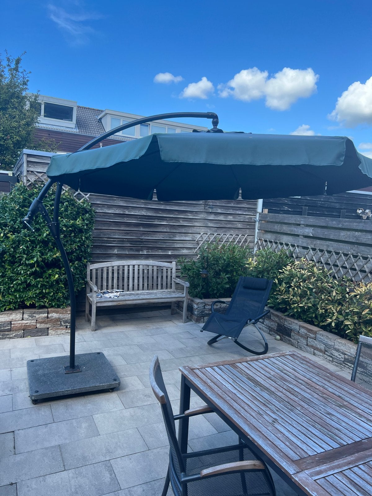 Madison Zweefparasol met voet 90kg en hoes - gebruikt, Ophalen, Gebruikt, Kantelbaar, 2 tot 3 meter