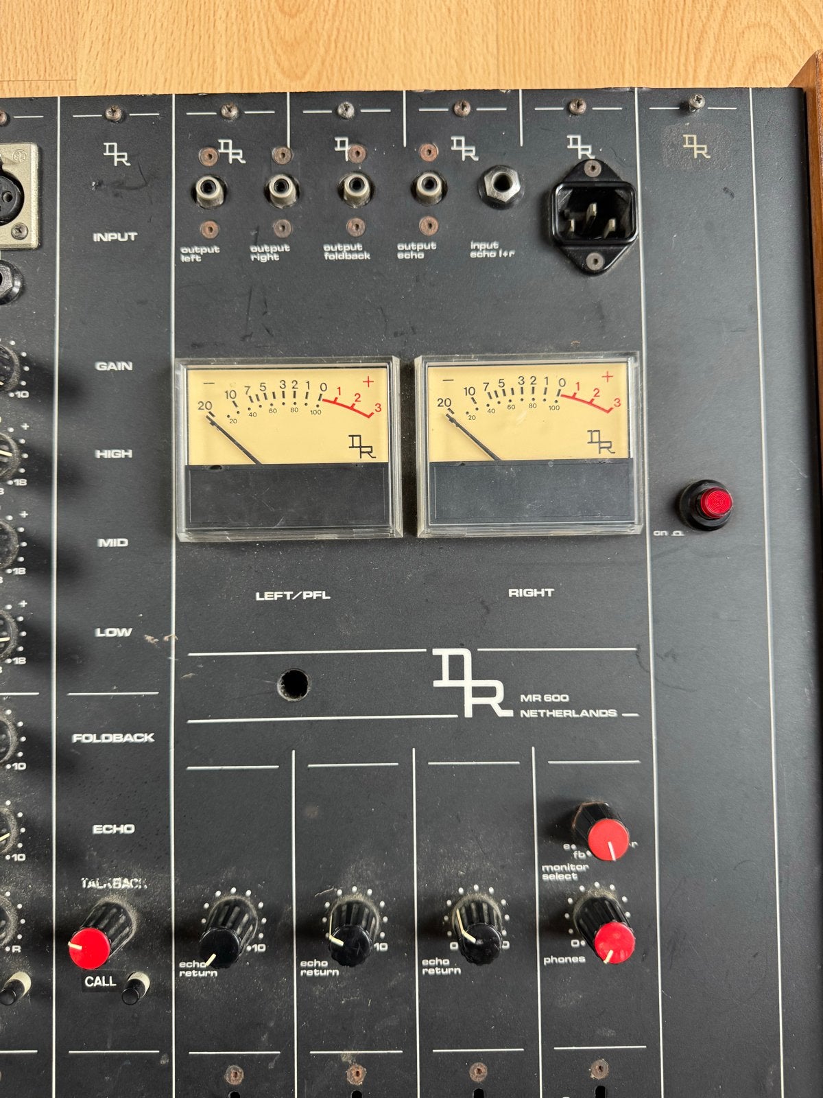 D&R MR600 Mengpaneel uit 1984 - Vintage Mixer, Ophalen, Gebruikt, 5 tot 10 kanalen, Microfooningang