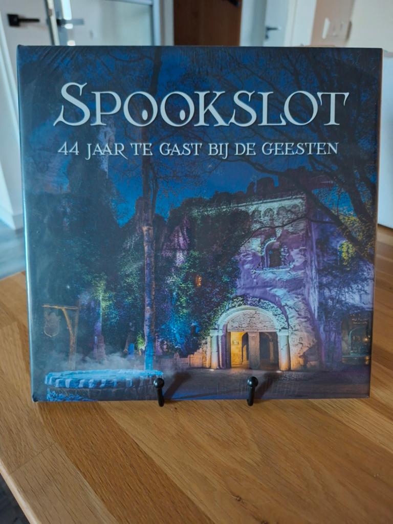Efteling Spookslot Boek - 44 Jaar Te Gast Bij De Geesten, Verzamelen, Efteling, Ophalen of Verzenden, Nieuw, Overige typen