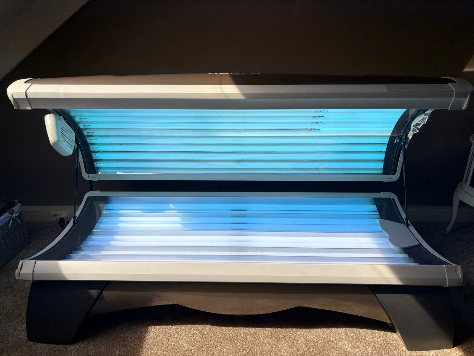 Hapro Onyx zonnebank / 24 lampen & 5 gezichtsbruiners