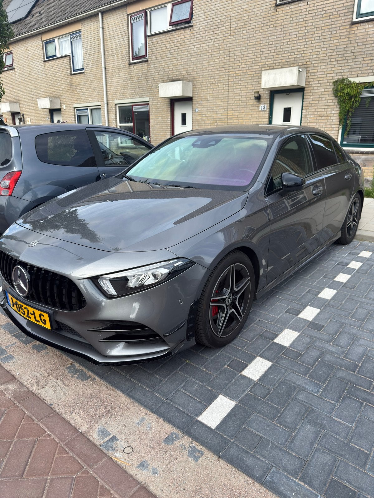 Mercedes-Benz A180 Sedan AMG Line Night | 2020 | Automaat, Auto's, 136 pk, 1280 kg, Origineel Nederlands, 690 kg