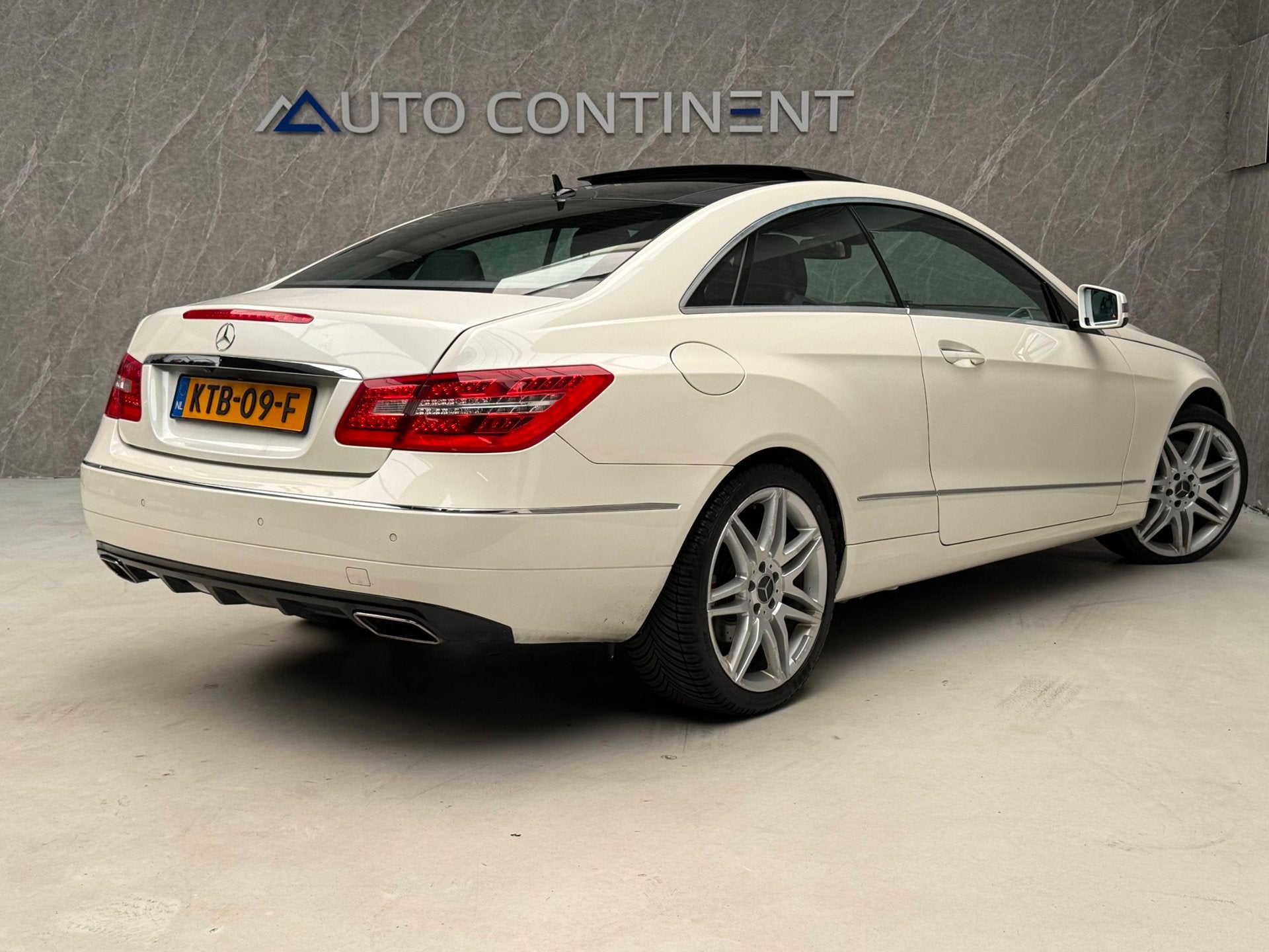 Mercedes-Benz E-klasse Coupé E 500 388 PK / Goed Onderhoude, Automaat, Achterwielaandrijving, Gebruikt, 4 stoelen