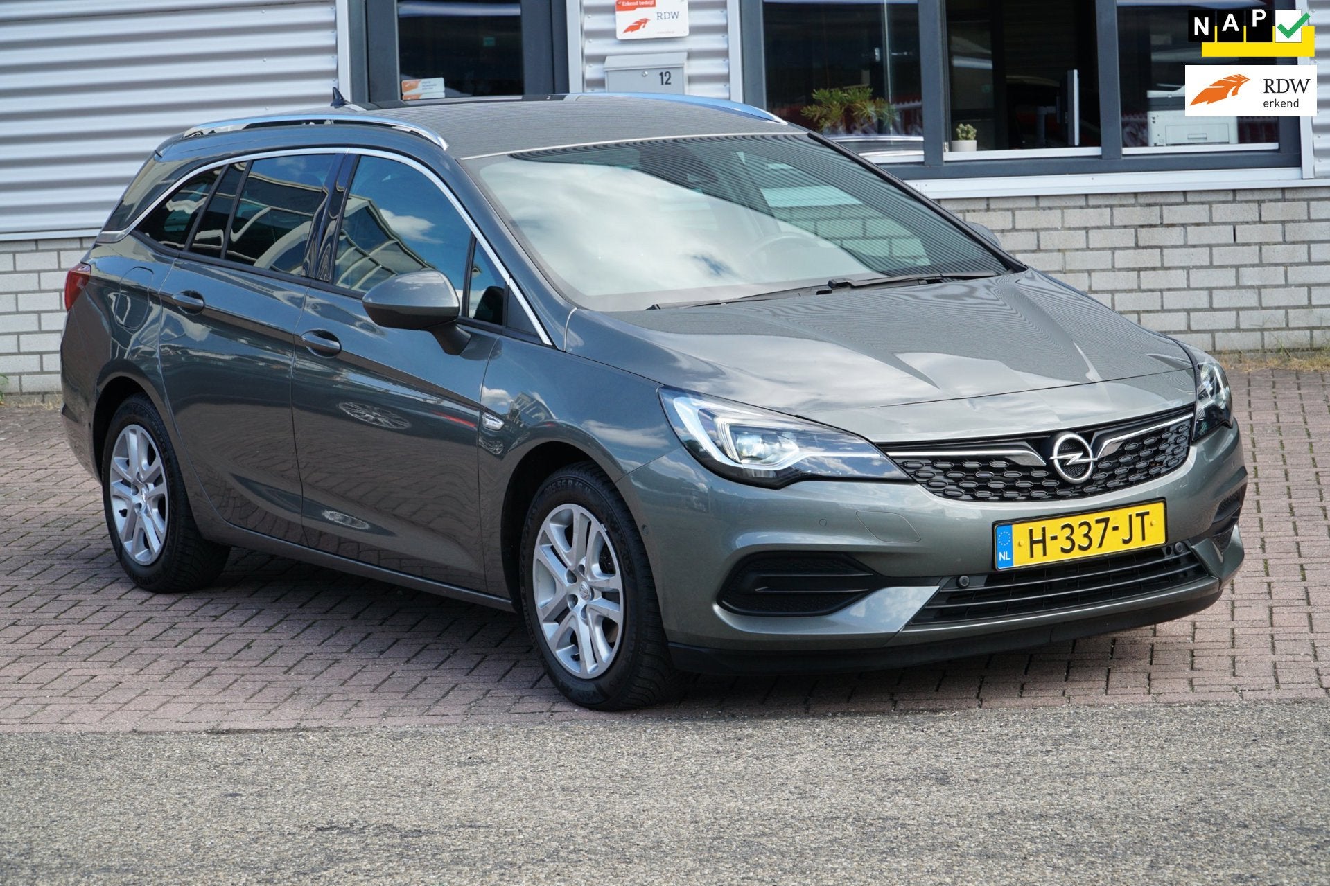 Opel Astra Sports Tourer 1.2 Elegance CAMERA TREKHAAK, Auto's, Opel, Voorwielaandrijving, Dealer onderhouden, Gebruikt, Euro 6