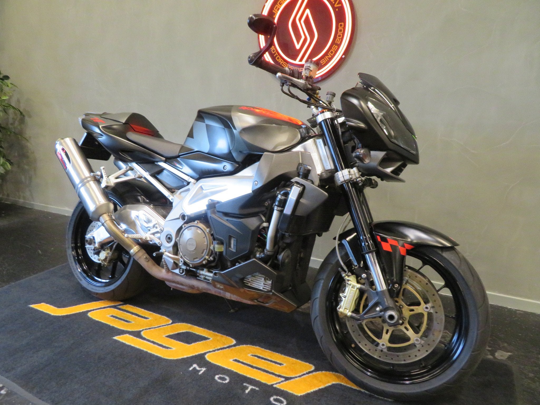 Aprilia TUONO 1000 RR AKRA ZEER FRAAI! (bj 2006), Motoren, Motoren | Aprilia, Bedrijf, Naked bike